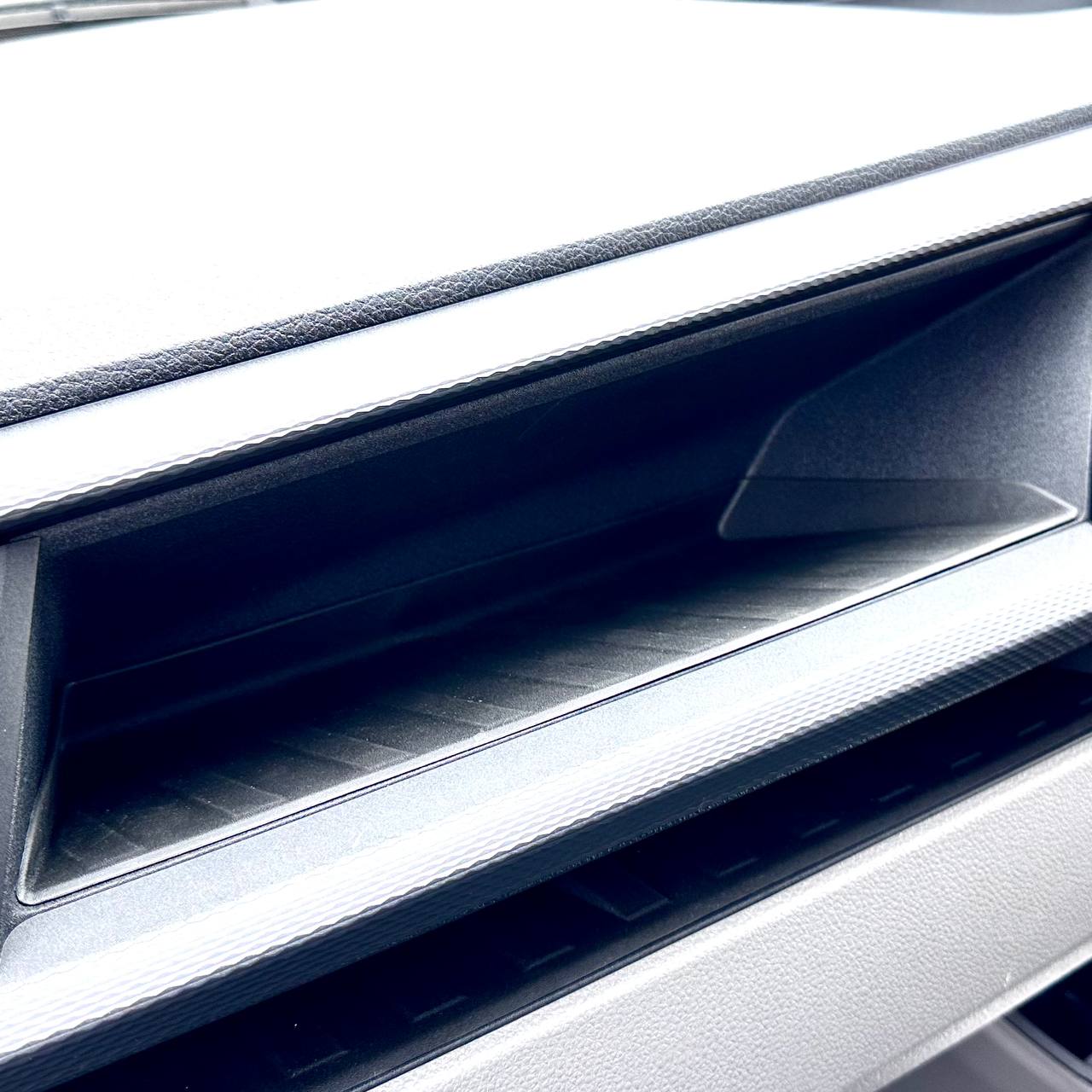 For Volkswagen Transporter T6.1 Vans Glovebox Silicone/Rubber Inserts – Non-Slip